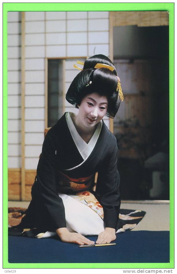 KYOTO, JAPAN - GEISHA, TRAINED PROFESSIONNAL ENTERTAINER OF JAPAN - - Kyoto