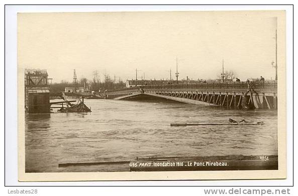 CPA 75.-PARIS.-15e.-Le Pont Mirabeau.-CRUE DE LA SEINE.-Inondations 1910.-MOD 152 - District 13