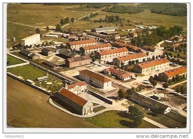 SISSONNE  -   * VUE AERIENNE-*avec Au 1er Plan ,LA CHAPELLE Et Le FOYER" J.D´ARC " -  Editeur : ?    N° 02.720.00.0.6761 - Sissonne