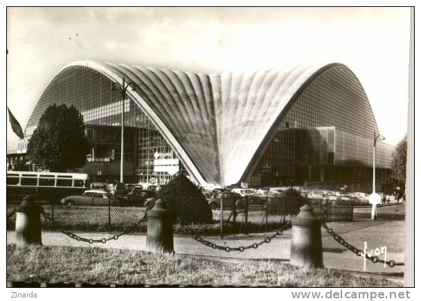 CARTE POSTALE DU ROND POINT DE LA DEFENSE - PALAIS DU CNIT - VOITURES CITROEN DS -  2CV - La Defense