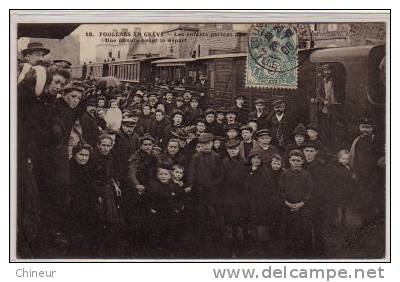 FOUGERES EN GREVE LES ENFANTS PARTANT POUR RENNES UNE MINUTE AVANT LE DEPART - Fougeres