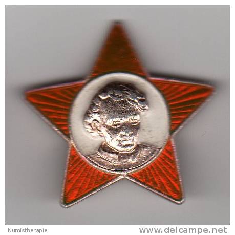 Epinglette Pin´s Petite Fille Soviétique à Déterminer - Unclassified