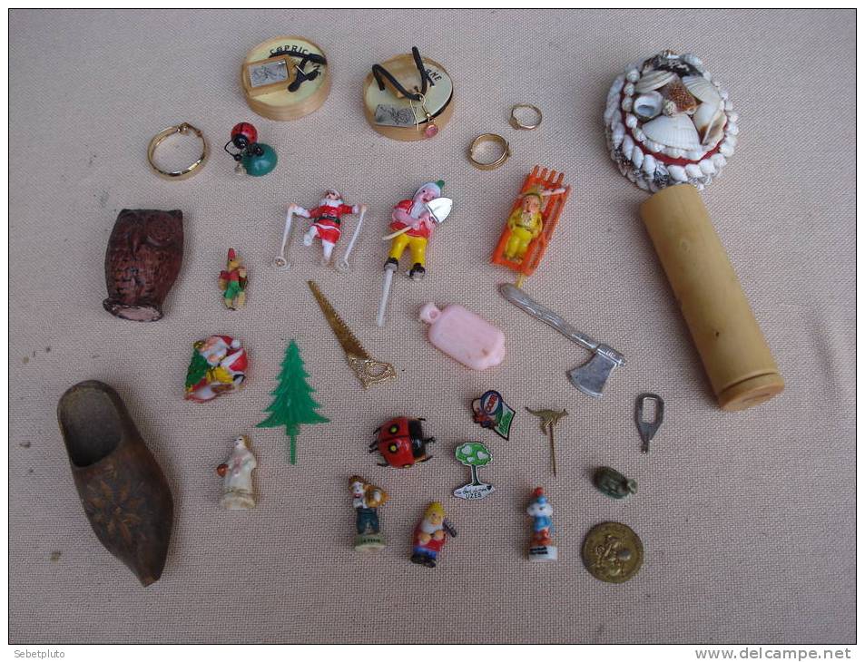 Pins Fèves Sabot Pere Noel étui Bois Lot - Autres & Non Classés