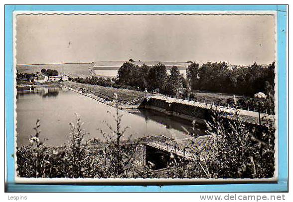 LE CHESNE -- Etang De Bairon  La Grande Digue- 1950-60 - Le Chesne