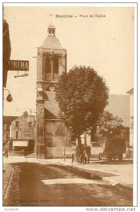 Cp 78 HOUILLES Place De L'église ( Cinéma, Pub Chocolat Meunier, Camion, Pub Kub,de A . DESCOLAS) - Houilles