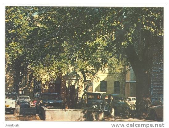 83 /FL/ SAINT MAXIMIN, Sur Le Parvis De La Basilique, La Fontaine Et La Statue De Frédéric Mistral, CPSM ERTAY EDIT - Saint-Maximin-la-Sainte-Baume