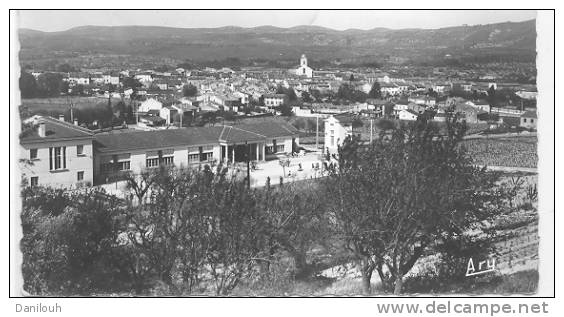 83 /FL/ LE BEAUSSET, Vue Générale Et Groupe Scolaire, CPSM 9x14 Ed Tardy - Le Beausset