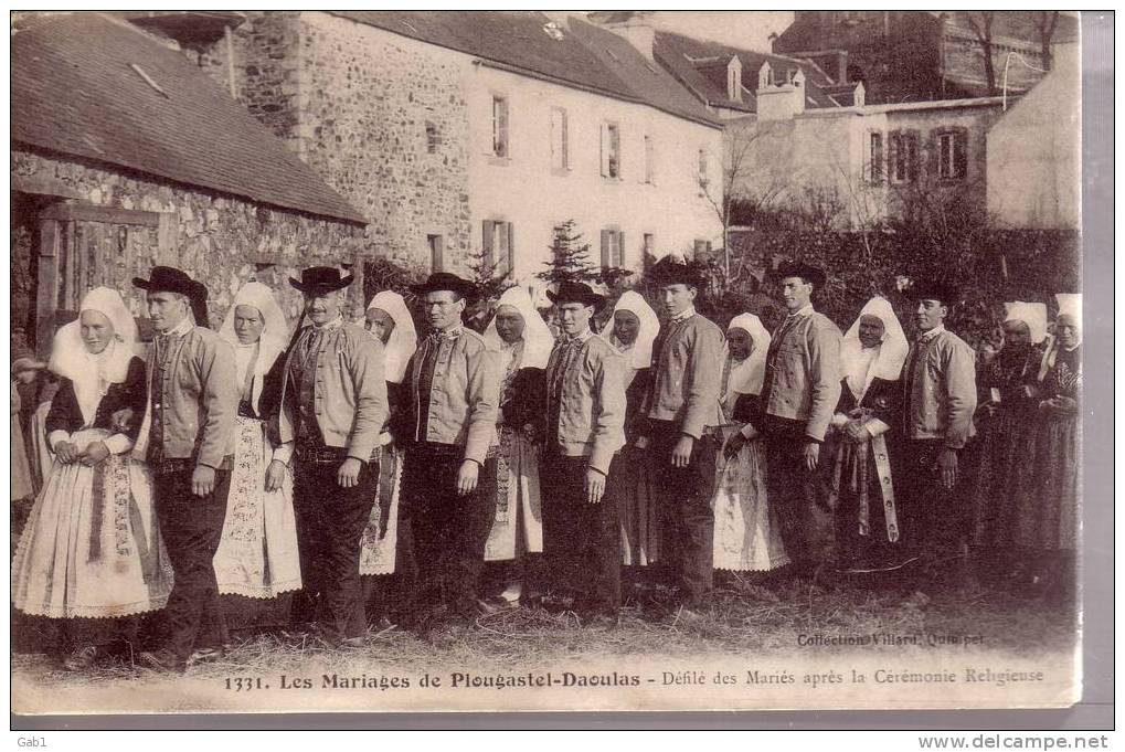 29 --- LES MARIAGES DE PLOUGASTEL DAOULAS .. DEFILE DES MARIES - Costumi