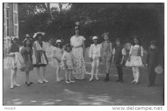 29.environs De QUIMPER .  CARTE PHOTO.KERMESSE.  ENFANTS.PHOTO VILLARD QUIMPER. - Quimper