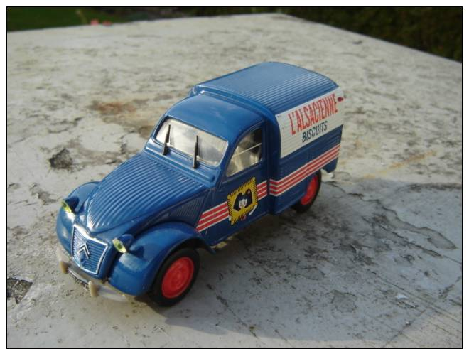 Citroën 2CV Furgonette - Biscuits L´Alsacienne - Norev