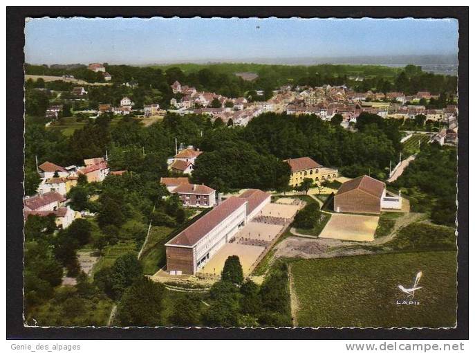 95 LUZARCHES, Le Lycée En Vue Aérienne, CPSM 10x15, Ed Lapie, Dos Vierge, - Luzarches