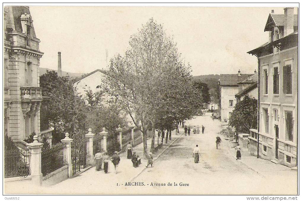 Arches   Avenue Gare  (tres Animée) - Arches