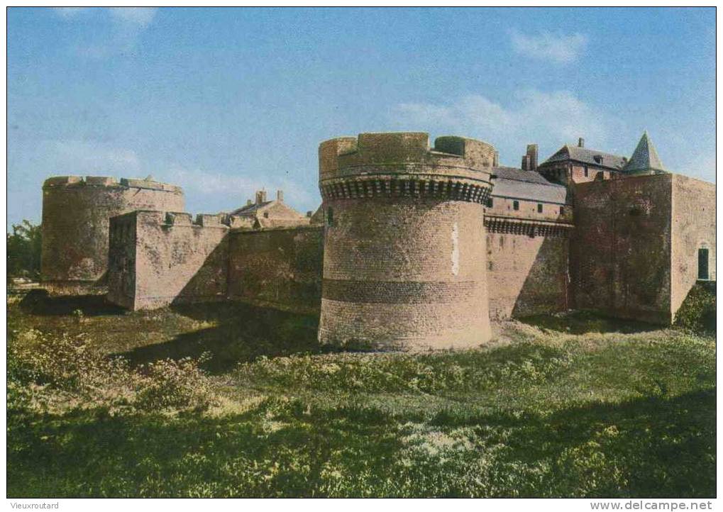 CPSM.  HAM. VUE DU CHATEAU DE L'ESPLANADE.FUT RESTAURE PAR ODONIV AU XIIIEME.ET MODIFIE PAR LOUIS DE LUXEMBOURG...1995. - Ham