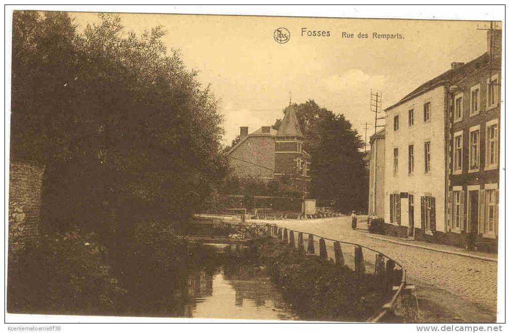 FOSSES - RUE DES REMPARTS - Fosses-la-Ville