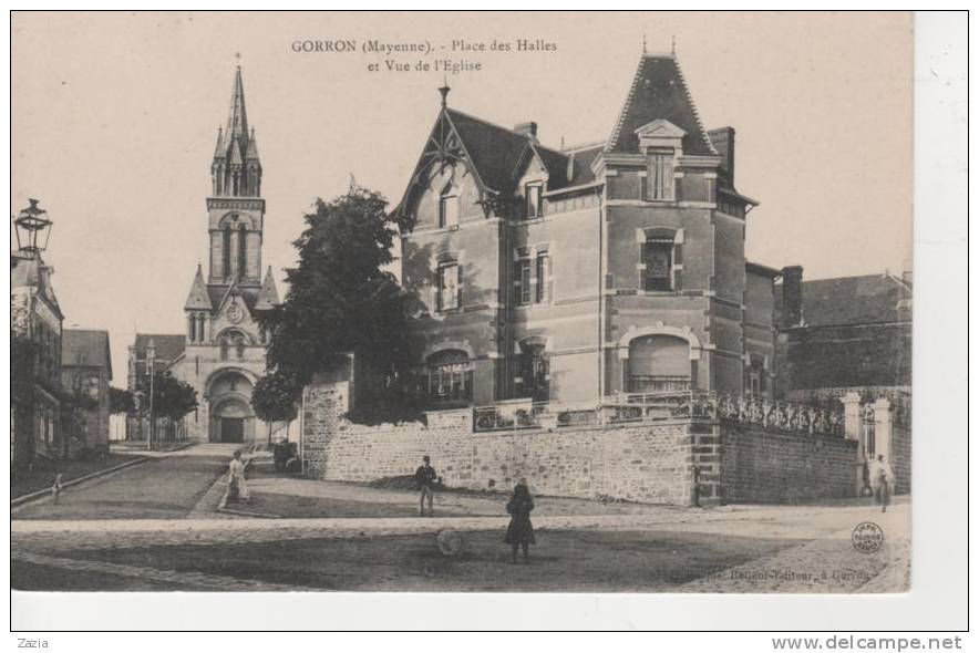 53.028/ GORRON - Place Des Halles Et Vue De L'église - Gorron