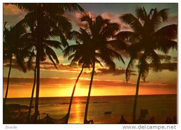 CARTE POSTALE DE L ILE MAURICE - POINTE AUX PIMENTS A L HEURE DU CREPUSCULE - Mauritius