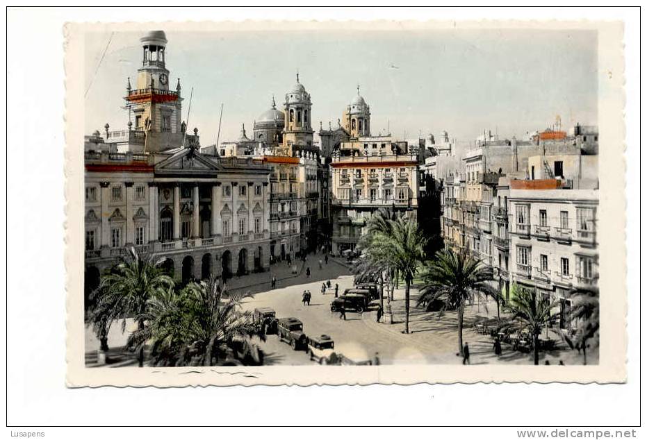 OLD FOREIGN 0456 - ESPAÑA SPAIN - CADIZ - Plaza De San Juan De Dios Ayuntamiento Automobile Automobil Cab Taxi - Cádiz