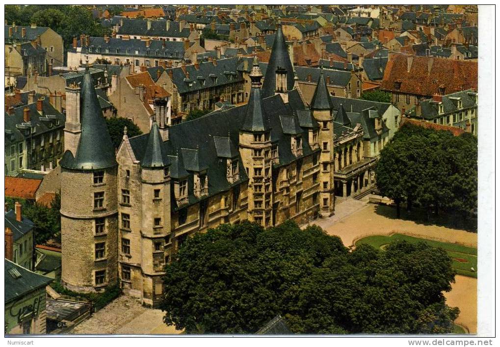 CPM...DE NEVERS...LE PALAIS DUCAL... - Nevers