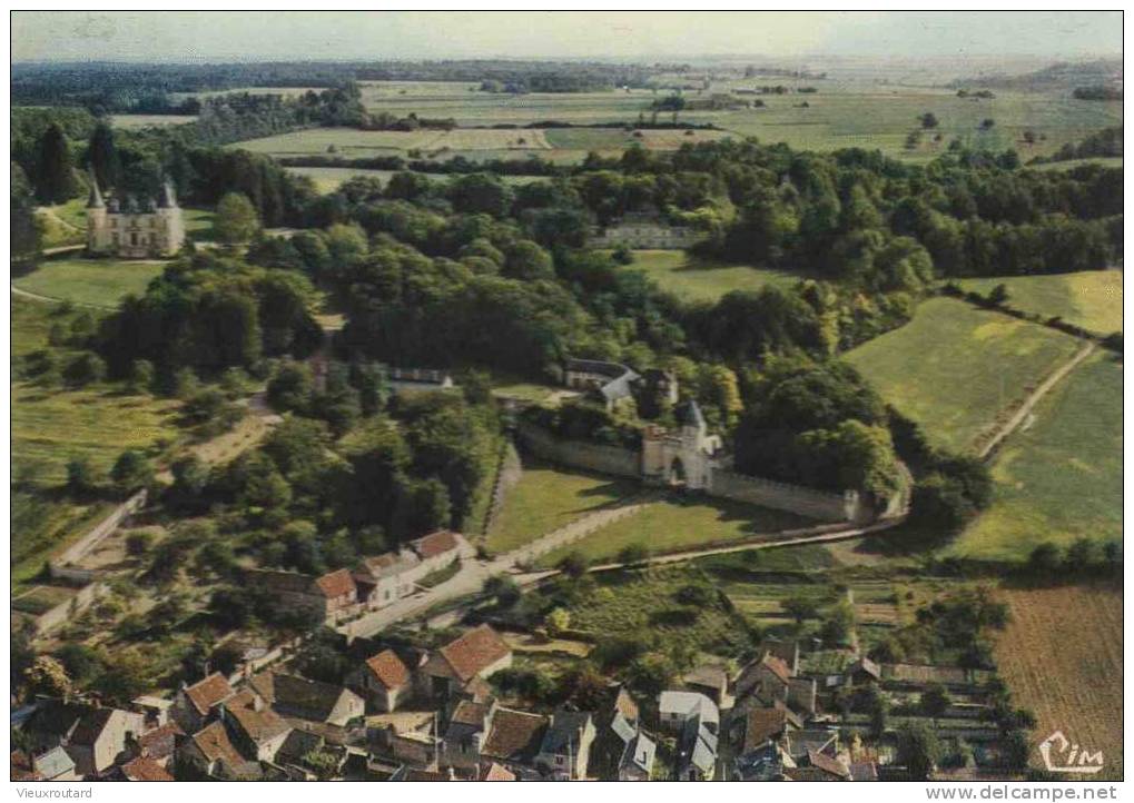 CPSM.  ILE BOUCHARD. VUE AERIENNE. LE CHATEAU. DATEE 1975. DENTELLEE. - L'Île-Bouchard