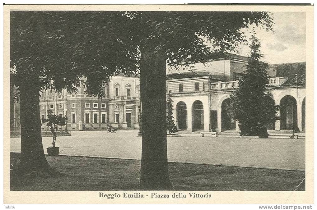 REGGIO EMILIA - PIAZZA DELLA VITTORIA  - B/N VIAGGIATA 1946. ANIMATA.- Ediz. Lodi - Reggio Emilia - Reggio Nell'Emilia