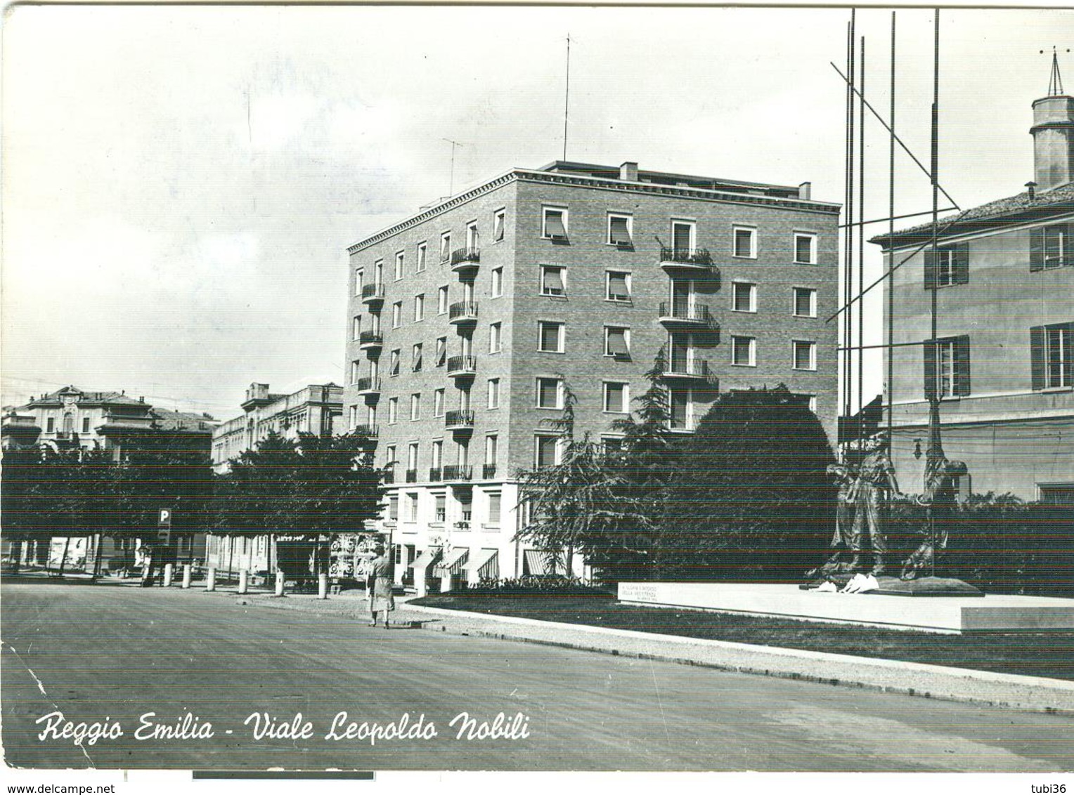 REGGIO EMILIA  - VIALE LEOPOLDO NOBILI - B/N VIAGGIATA 1959 - ANIMATA, EDIZ. F. L. - REGGIO EMILIA - Reggio Nell'Emilia