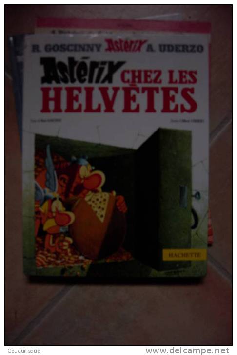 ASTERIX CHEZ LES HELVETES  UDERZO - Astérix