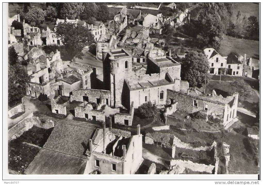 ORADOUR Sur GLANE 87 Vue Aérienne Sur La Ville Et Chateau Détruit En 1944 Véritable Photo - Oradour Sur Glane