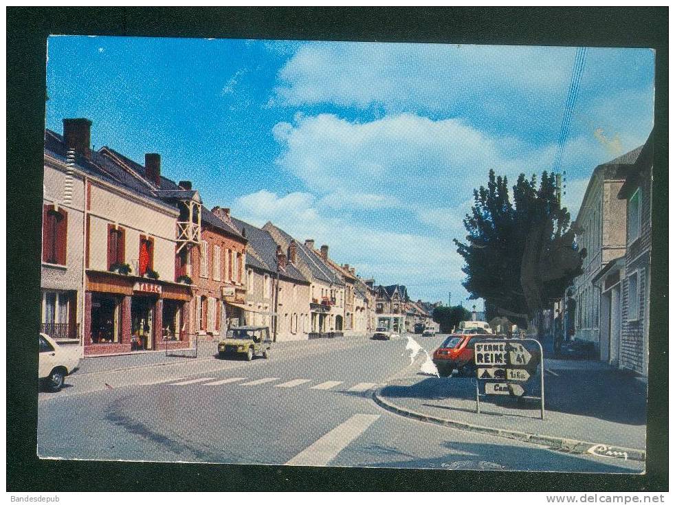 Sissonne (02) - Rue De Lattre De Tassigny - Le Tabac ( Automobile Citroën Méhari COMBIER CIM) - Sissonne