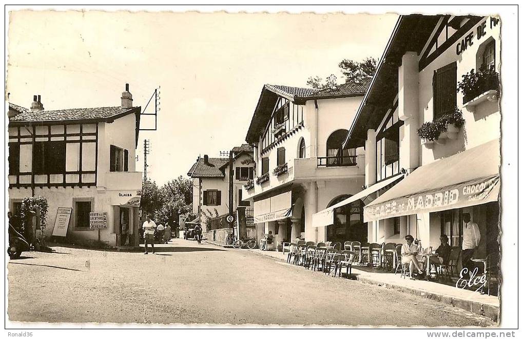 Cp 64 GUETHARY La Rue De La Plage ( Café De Madrid, Boucherie HARDOY,) - Guethary