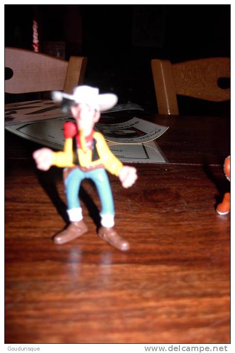 LUCKY LUKE  FIGURINE  LUCKY LUKE AVEC UNE PAILLE MORRIS - Lucky Luke