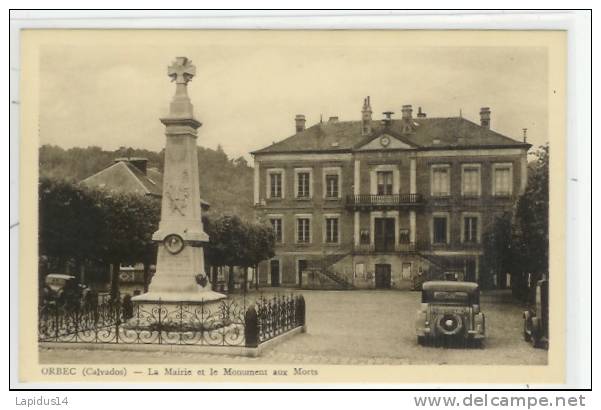 F 950 / CPA   ORBEC  (14)  LA MAIRIE ET LE MONUMENT AUX MORTS - Orbec