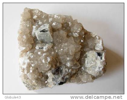 FLUORINE BLEUE SUR QUARTZ ENFUME MARSANGES 43 FRANCE - Mineralen