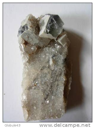 FLUORINE BLEUE SUR QUARTZ ENFUME MARSANGES 43 FRANCE - Mineralien