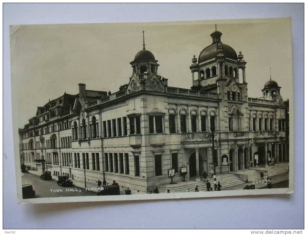 ILFORD TOWN HALL - London Suburbs