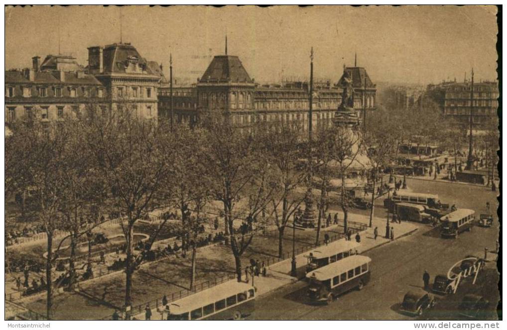 Paris 75. Place De La République. Bus.  Véhicules Anciens. - Transporte Público