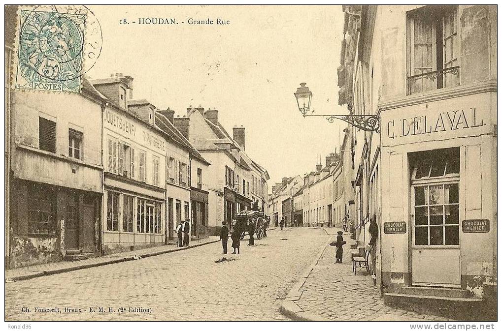 Cp 78 HOUDAN Grande Rue ( épicerie C . DELAVAL, Chocolat Menier , Jouet ) - Houdan
