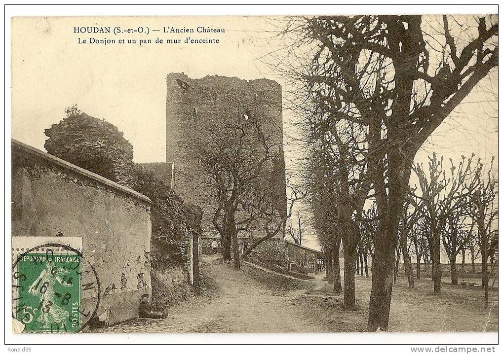 Cp 78 HOUDAN Le Donjon Et Un Pan De Mur D'enceinte - Houdan