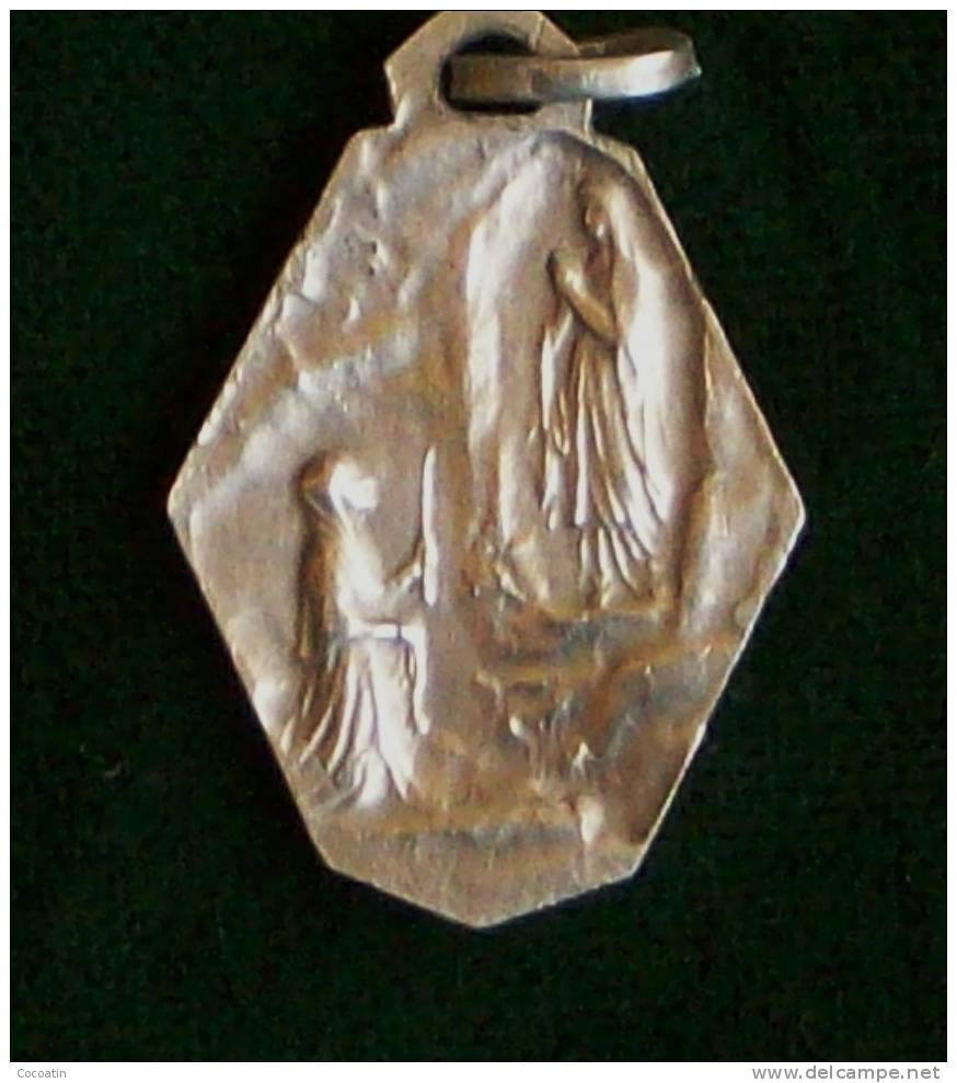 Médaille / Ste Bernadette / 1930 / Argent & émail - Zonder Classificatie