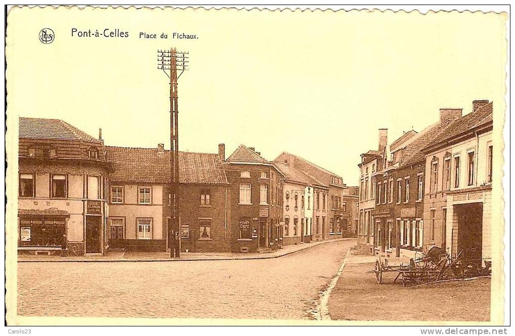 PONT  -  A   -   CELLES  :   PLACE   DU   FICHAUX    -      CHARETTES  A  BRAS - Pont-a-Celles