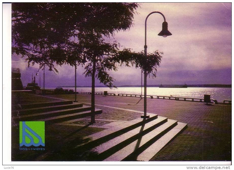 QUEBEC -  TROIS RIVIERES  -  Sa Majesté Le Fleuve Saint Laurent Vu Du Parc Portuaire - Québec - Les Rivières