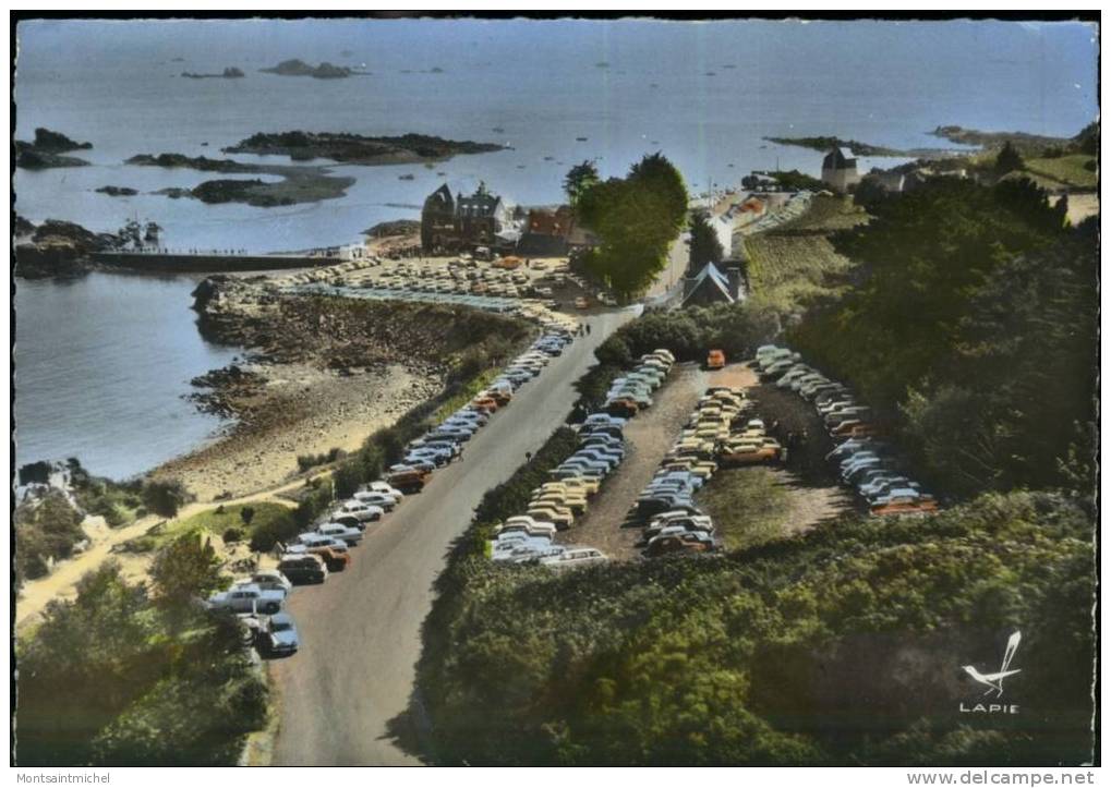 L' Argouest. Côtes D'Armor 22. L' Embarcadère Pour L'Ile De Bréhat. Véhicule Anciens: Aronde, 404, 2cv, 4L... - Autres & Non Classés