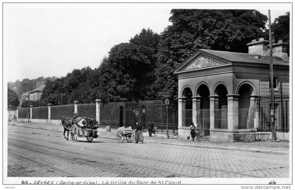 La Grille Du Parc De St Cloud - Sevres