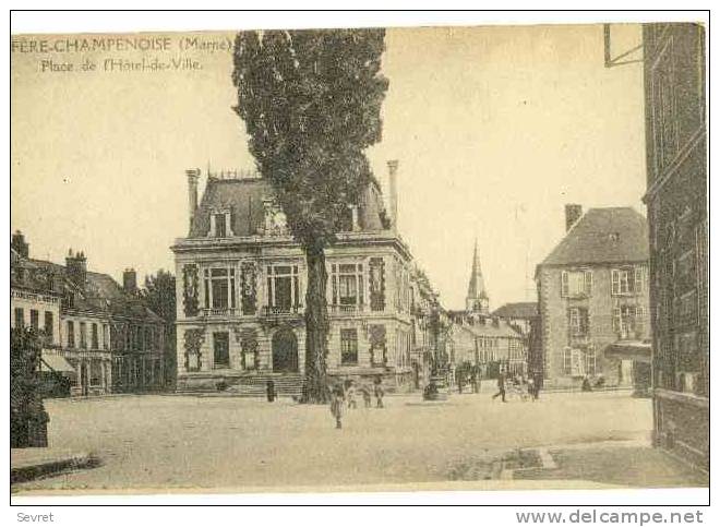 FERE-CHAMPENOISE. - Place De L'Hôtel De Ville. - Fère-Champenoise