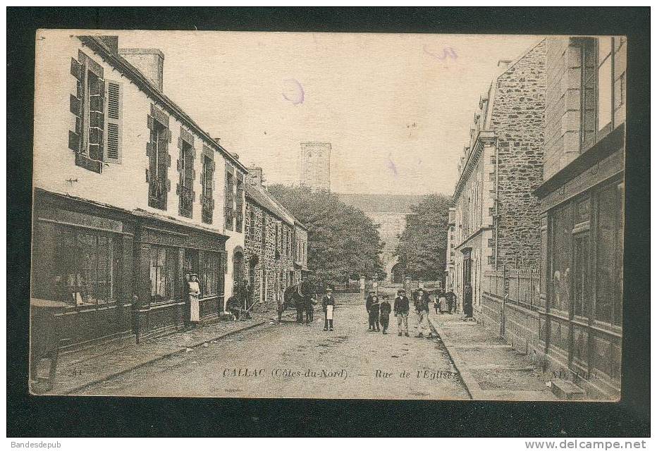 Callac (22) - Rue De L' Eglise ( Animée Commerce ND Phot) - Callac