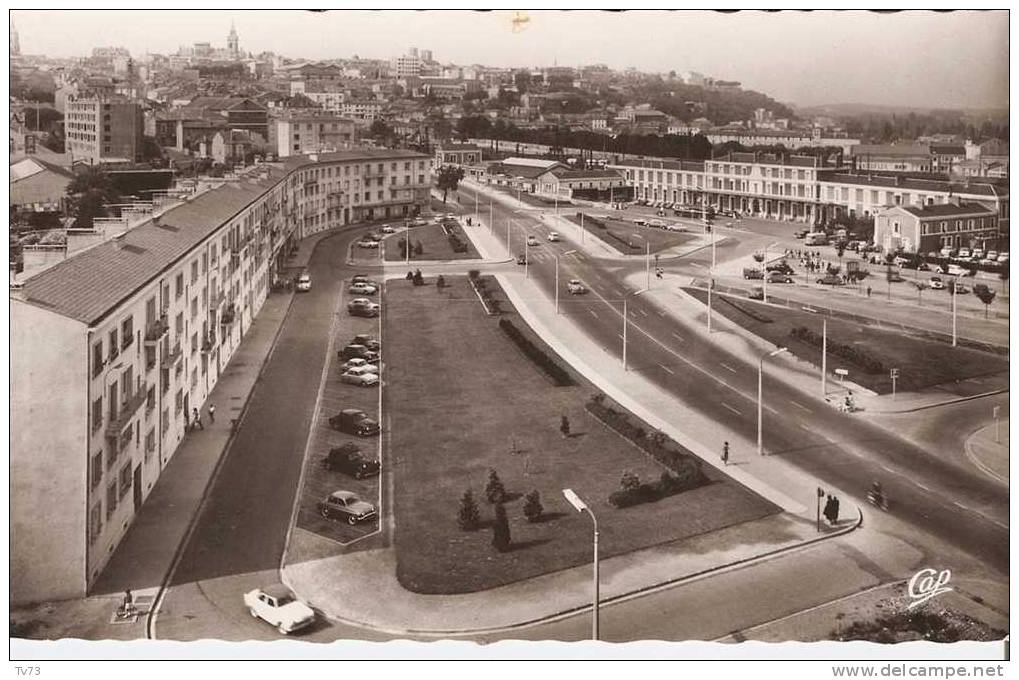 CpE2447 - ANGOULEME - Place De La Gare Et Les Jardins - (16 - Charente) - Chateauneuf Sur Charente