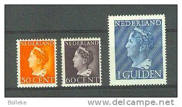 Pays Bas  -  Yv  440 / 42 * - MH  -  Valeur 13,50 Euro - La Couleur Du Timbre Est Unie ( Lignes = Défaut Scan ) - Ungebraucht