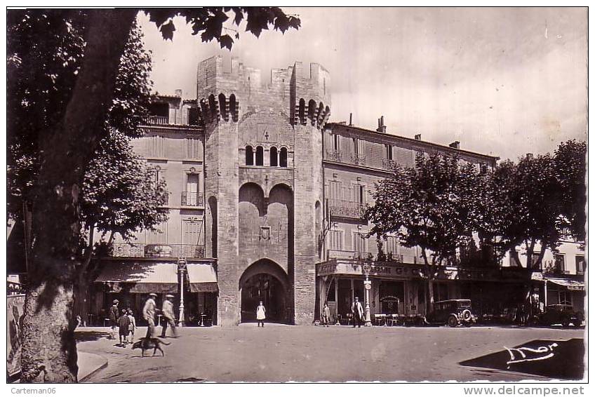 04 - Manosque - Porte Saunerie (voitures, Automobile, Tacot) - Manosque