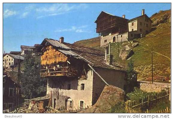 38   SAINT-VÉRAN ALT 2040 Metre, Le Plus Haut Village Habité De France. Un Coin Typique Du Village - Saint-Vérand