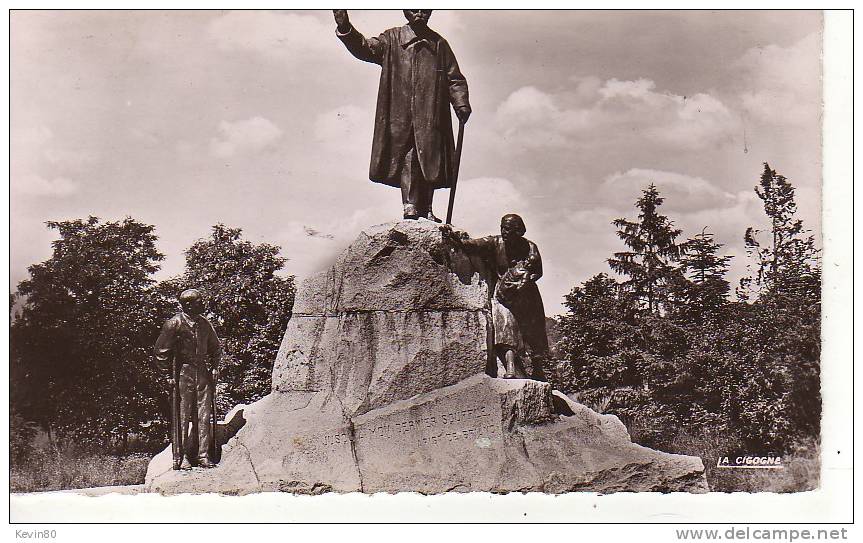 27 PACY SUR EURE Monument à A Briand - Pacy-sur-Eure