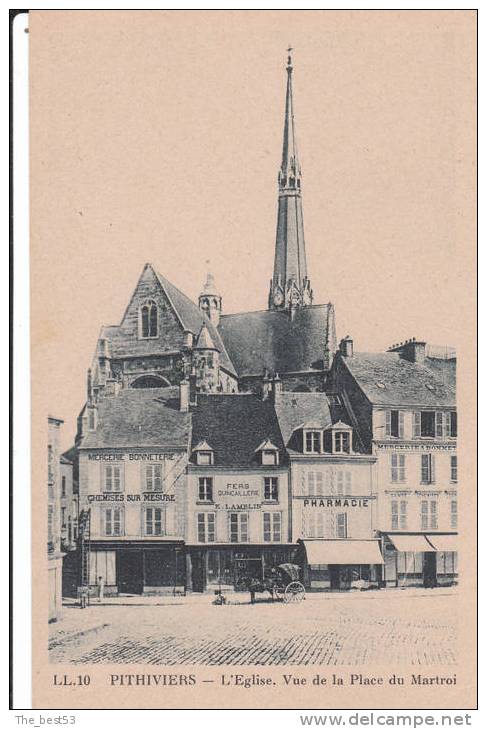 10   -   Pithiviers   -    L'Eglise. Vue De La Place Du Martroi - Pithiviers